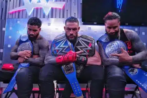 Jay And Jimmy Uso On Each Side Of Roman Reigns